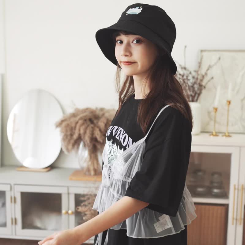 Running meow world-weary cat waterproof black bucket hat - หมวก - ผ้าฝ้าย/ผ้าลินิน สีดำ