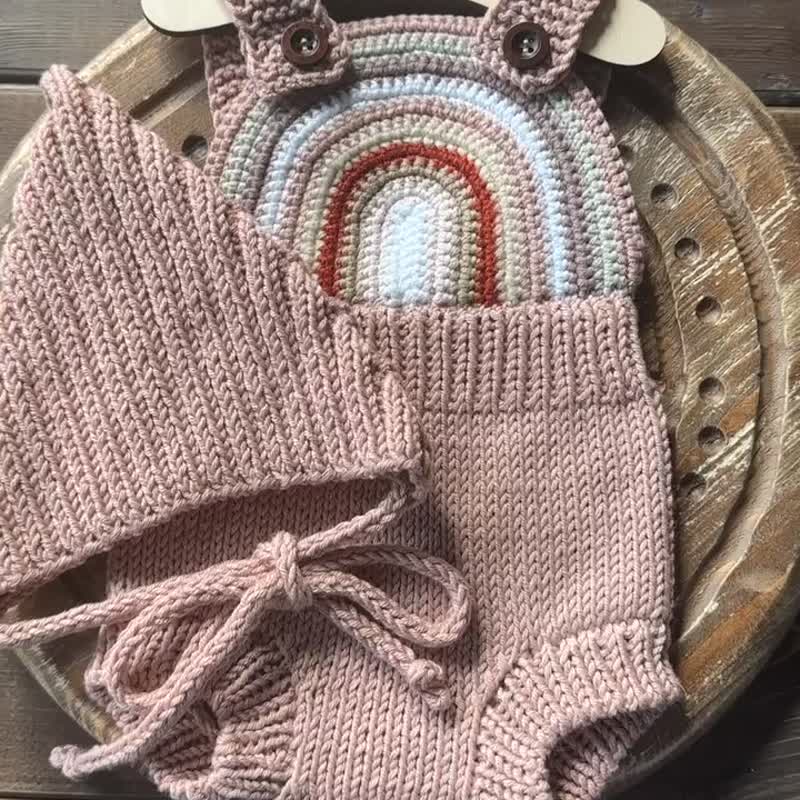 新生児用の帽子付きブラウンロンパース：小さな赤ちゃんにぴったりの服 - ベビー用小物 - 金属 ブラウン
