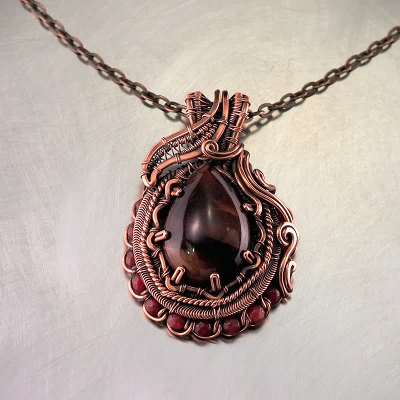 Copper wire wrapped pendant with natural Bulls Eye and Garnets Necklace for her - สร้อยคอ - เครื่องเพชรพลอย หลากหลายสี