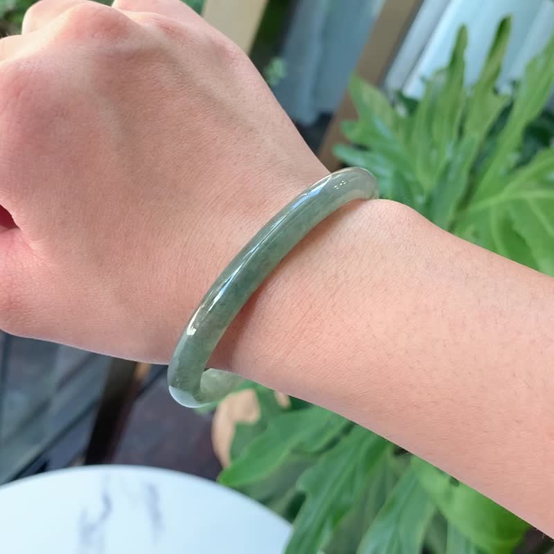 Green Lin | Ice seeded Morandi green fluttering yellow jade fine concubine bracelet / hand circumference 18-18.5 natural A goods - สร้อยข้อมือ - หยก สีเขียว