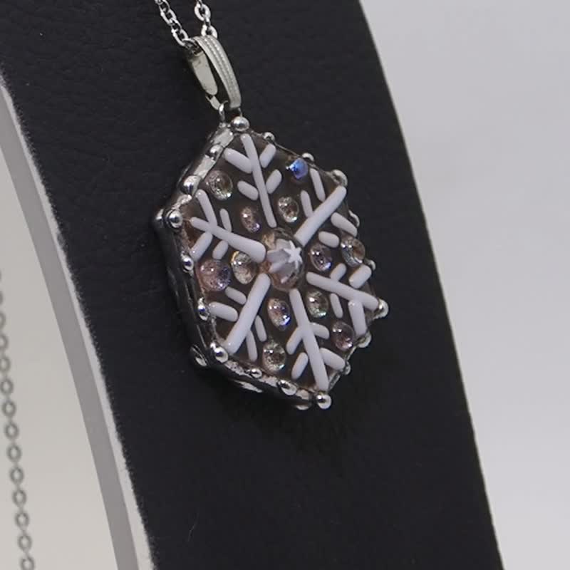 Snowflake glass pendant - Necklaces - Glass Pink