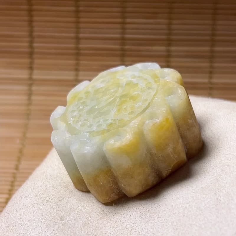 Glowing yellow jadeite mooncake decoration | Natural Burmese jade A grade jadeite | Gift giving - Items for Display - Jade Orange