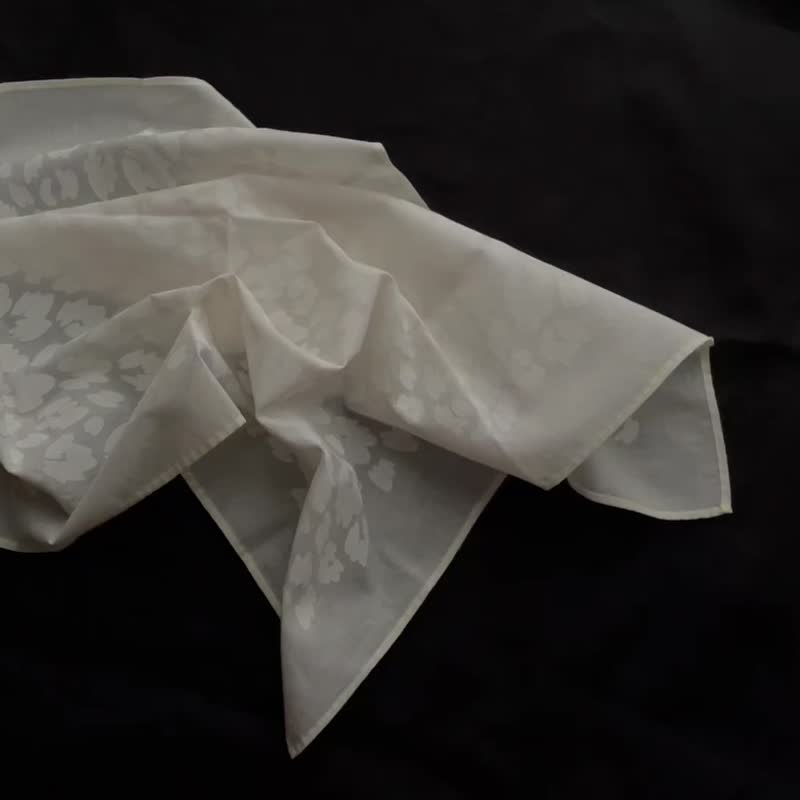 leopard handkerchief  white × neon yellow - 絲巾 - 棉．麻 白色