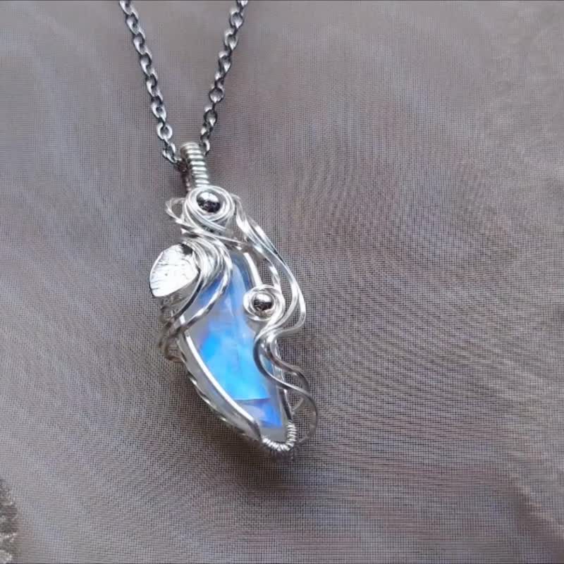 【Charm】Moonstone wire pendant/necklace - สร้อยคอ - เครื่องประดับพลอย 