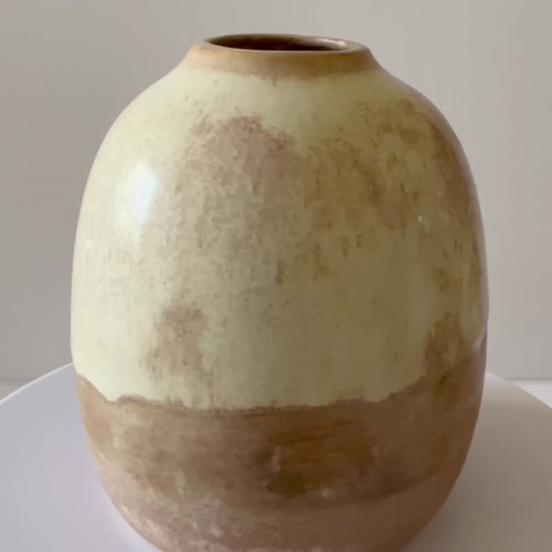 Ceramic small vase - เซรามิก - ดินเผา สีกากี