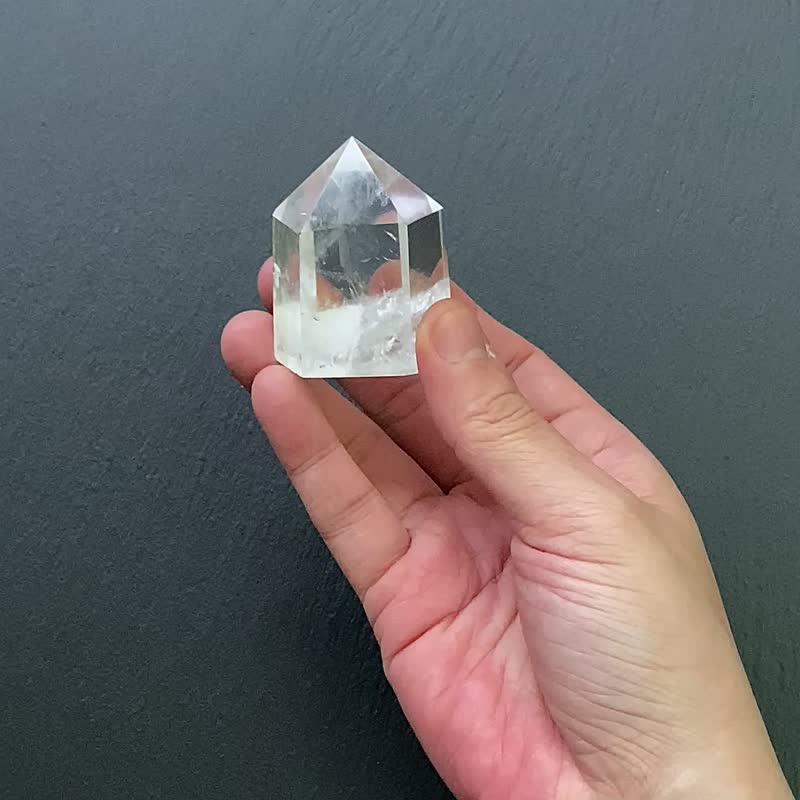 能量擺件-天然冰透彩虹白水晶能量柱 淨化 快速出貨 風水擺件 - 擺飾/家飾品 - 水晶 白色