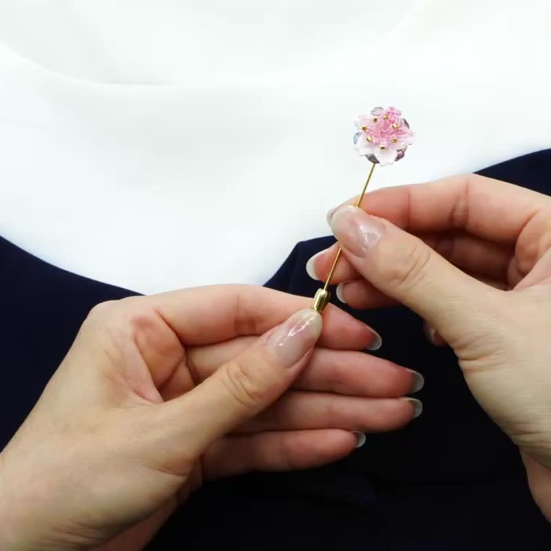 Crocheted Cherry blossom brooch - Brooches - Cotton & Hemp Pink