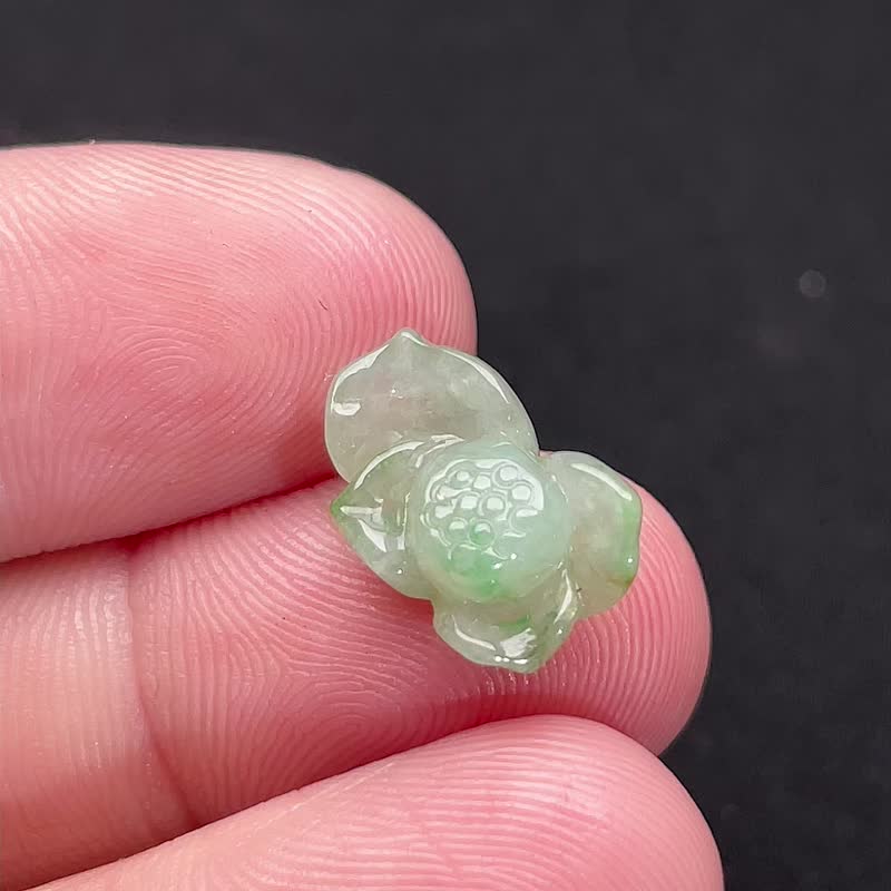 冰種飄綠翡翠蓮花 | 裸石 | 天然緬甸玉翡翠A貨 | 送禮 - 金工/飾品 - 玉石 綠色