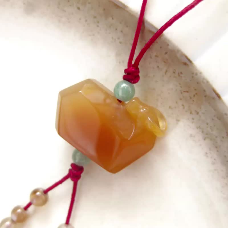 Pendant Ox Turns the World Carnelian+Aventurine+Powder Quartz+Topaz/Turns the World Around and Good Luck Comes/ - Charms - Jade Red