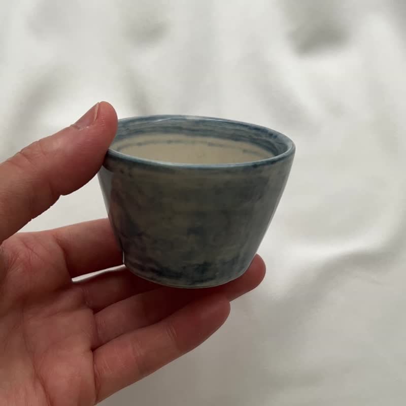 Slightly dyed blue and white snow elf pottery cup 60ml - แก้ว - ดินเผา 