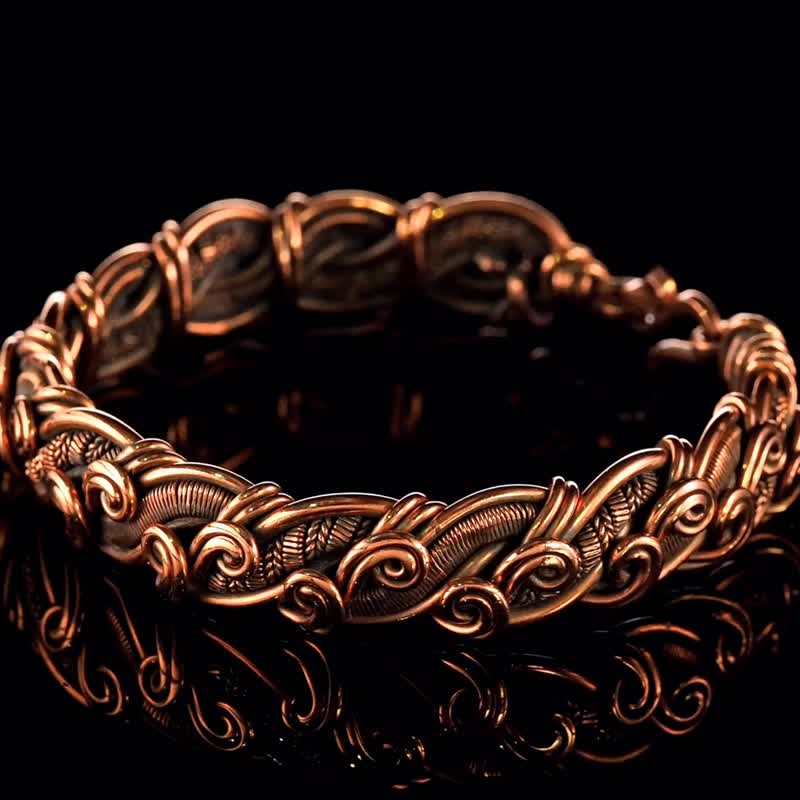 Pure copper bracelet for her Unique wire wrapped metal bangle Handmade jewelry - สร้อยข้อมือ - ทองแดงทองเหลือง สีทอง