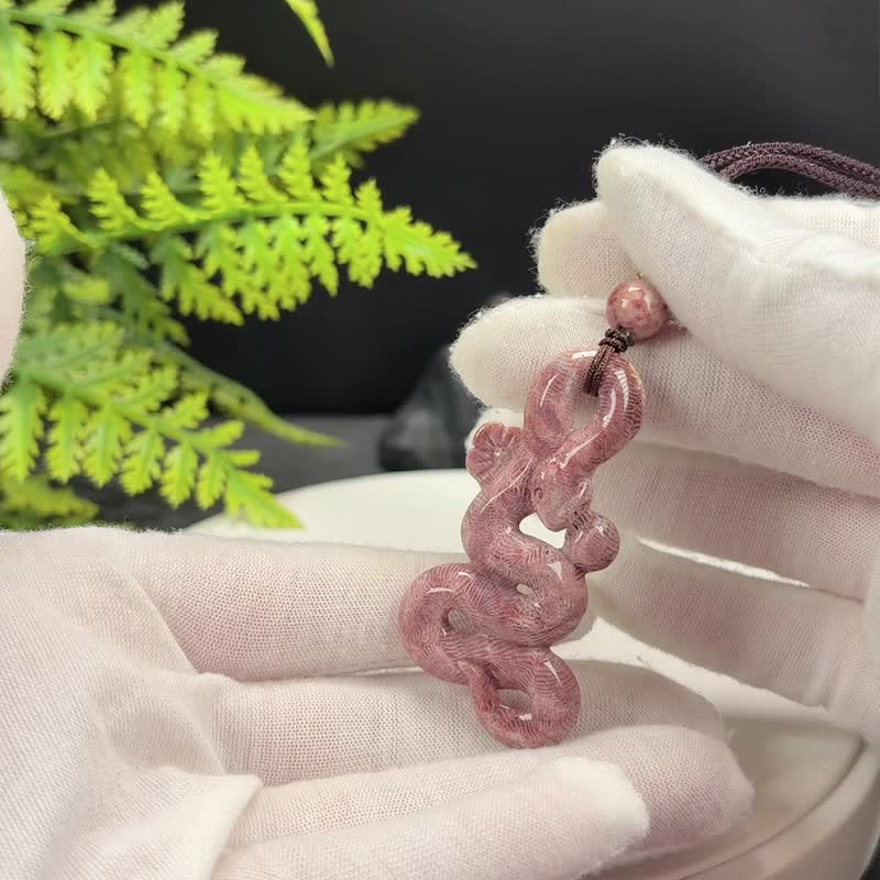 粉紫色 珊瑚玉吊墜項錬 高瓷玉化鳳尾紋 手雕生肖蛇 神秘靈性蛻變 - 項鍊 - 玉石 