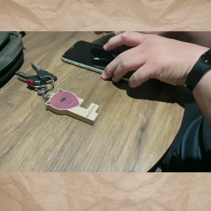 木質手機架鑰匙圈 浪子貓頭鷹 客製化禮物 鑰匙包 手機支架 吊飾 - 鑰匙圈/鎖匙扣 - 木頭 紅色
