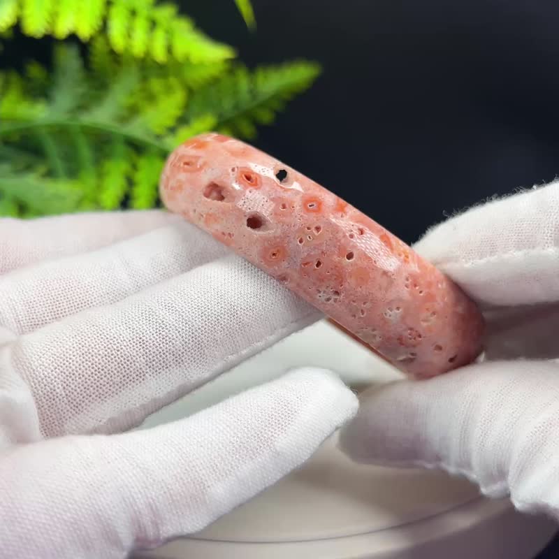 精美 珊瑚玉手鐲 56MM 高瓷玉化橘粉晶洞呼吸孔鳳尾紋 消除浮躁心 - 手鍊/手環 - 玉石 