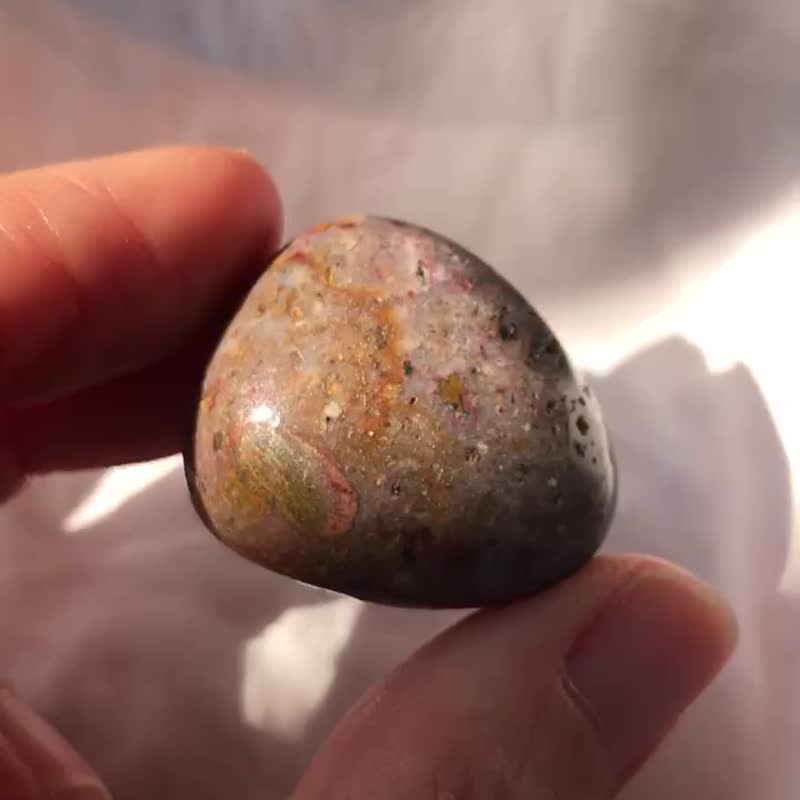 Ocean Jasper Small Rolling Stone Crystal Natural Raw Stone Crystal Decoration Handle Toy Hold - ตกแต่งผนัง - คริสตัล หลากหลายสี