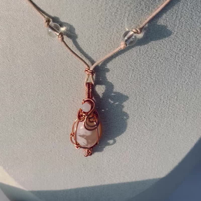 Sakura agate metal braid_retro necklace_forest jewelry_natural stone_ore_red Bronze metal wire - Necklaces - Semi-Precious Stones 