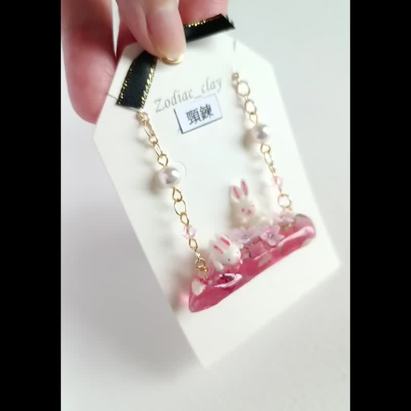 【Clayart】【UV resin】 Rabbit and sakura necklace - Necklaces - Resin Pink