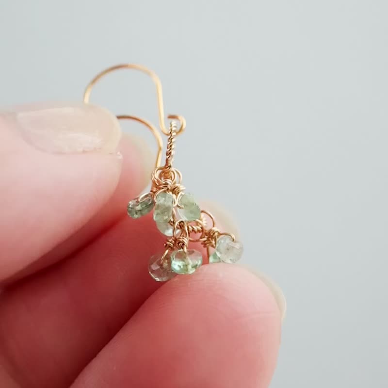 Emerald Pierced Clip-On Pierced Earring Charm Simple - ต่างหู - หิน สีเขียว