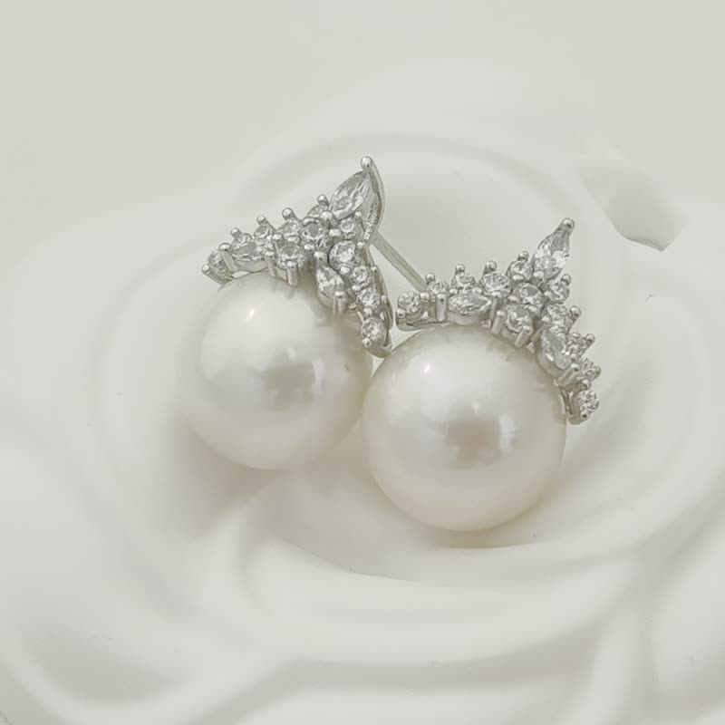 アイスクイーン 天然淡水パール 大粒パール ジルコニア敷き詰め 純銀 ピアス - ピアス・イヤリング - 真珠 ホワイト