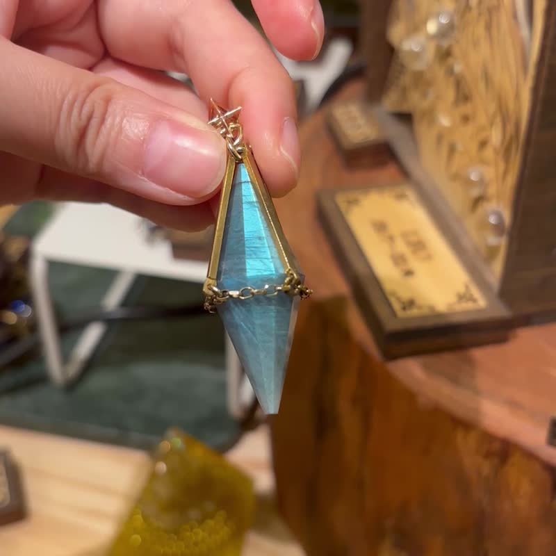 一圖一物 拉長石靈擺項鍊 能量水晶頸鏈 黃銅項鍊 中性 男項鍊 - 項鍊 - 其他金屬 灰色