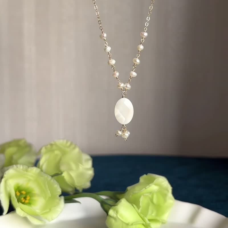 Pure White 14kgf Shell x Pearl Cameo-style Necklace - Necklaces - Gemstone White