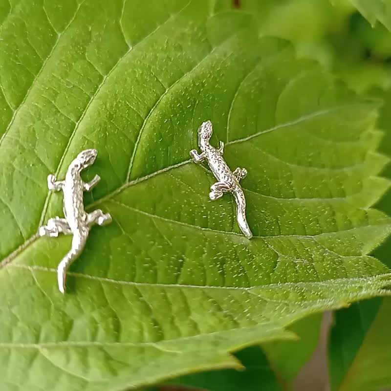 Small lizard stud earrings,cute silver small stud earrings,handmade ukrainian - ต่างหู - เงินแท้ สีเงิน