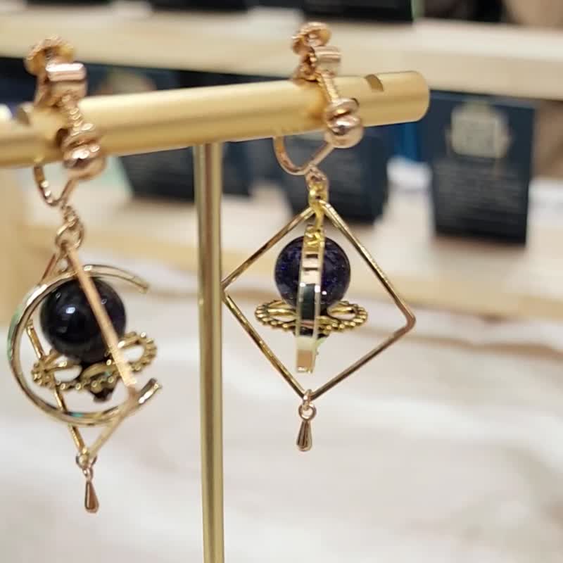 Planet concept natural stone geometric earrings plated with real gold ear clips and ear Clip-On - ต่างหู - โลหะ สีทอง