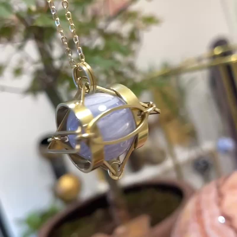 幾何韻律 藍紋瑪瑙 項鍊 黃銅 水晶球頸鏈 水晶頸鏈 情人節禮物 - 項鍊 - 其他金屬 藍色