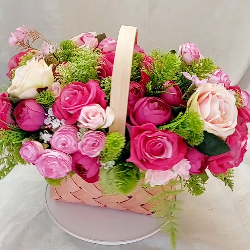 Basket arrangement, Silk flowers in basket, Silk flower arrangement in