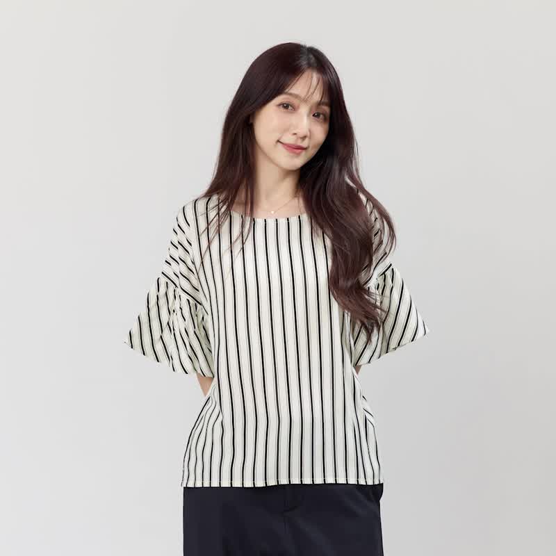 Lora荷葉袖圓領寬版直條上衣/黑白條 - 女上衣/長袖上衣 - 棉．麻 白色