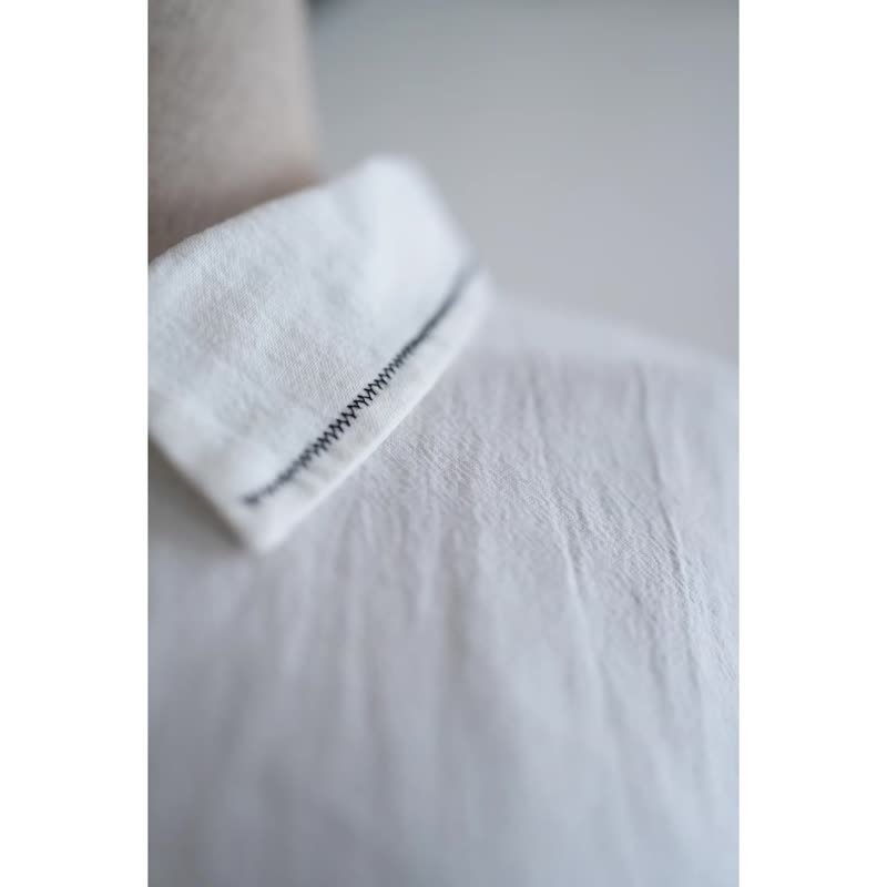 Pure white and black trim wide shirt - เสื้อเชิ้ตผู้หญิง - ผ้าฝ้าย/ผ้าลินิน ขาว