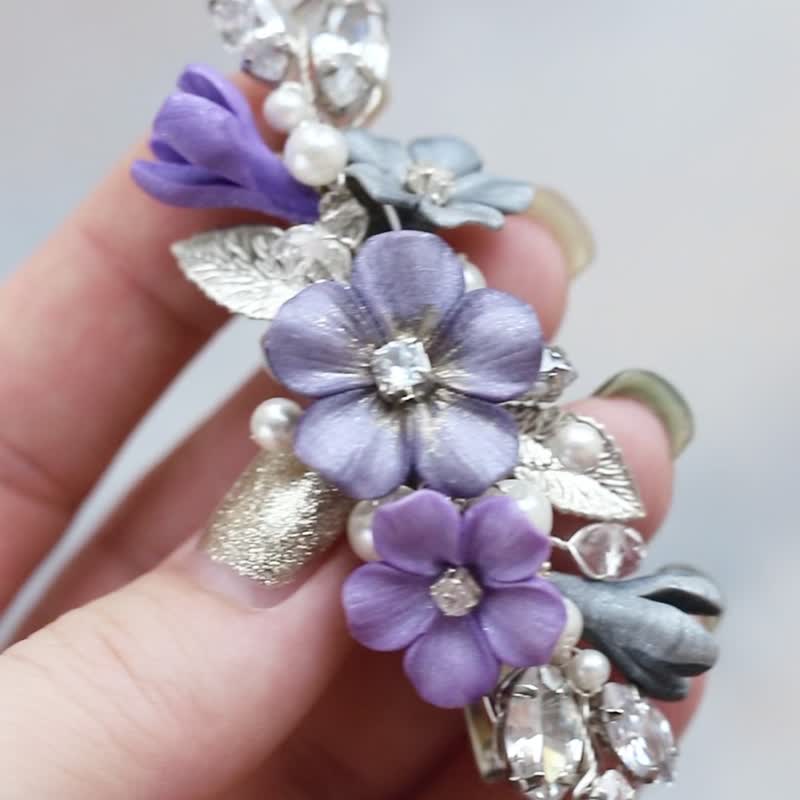 Dusty purple grey flower hair clip, Floral jewelry, Lavender bridal hair piece - 髮夾/髮飾 - 黏土 紫色