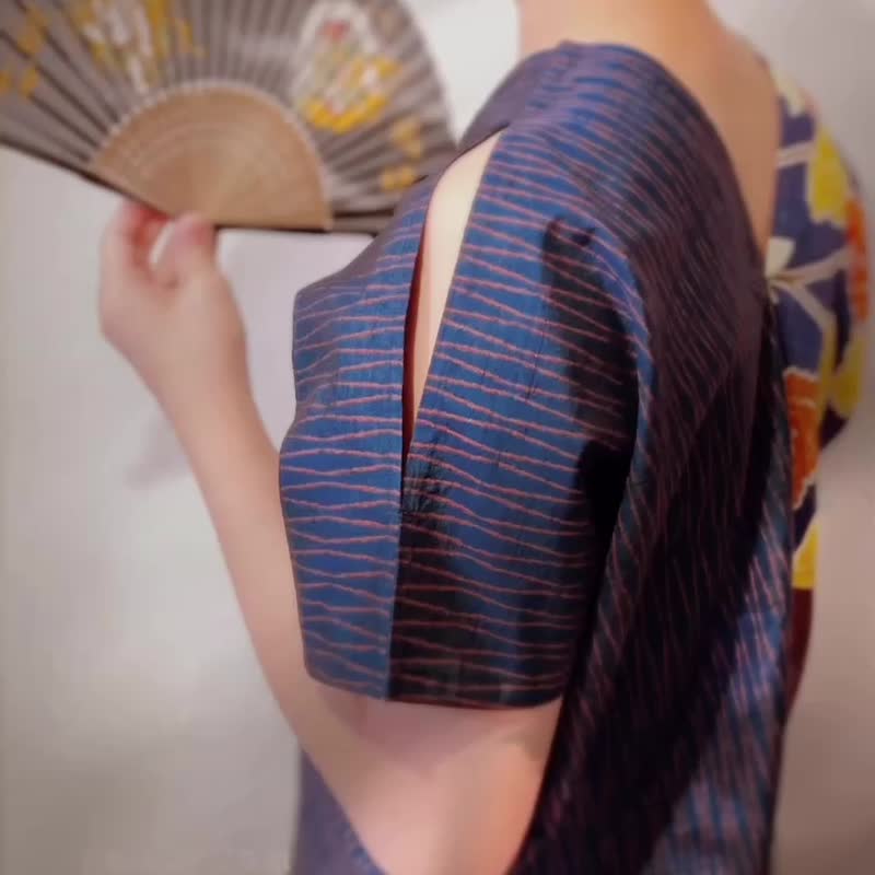 微修身日本絲質黃橘花朵撞色藍色紅波浪幾何拼接四角衣四方衣 - 女襯衫 - 絲．絹 多色