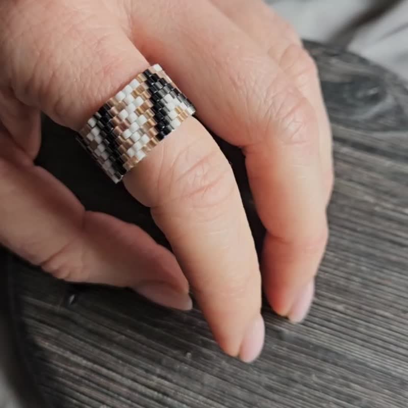 Handmade Beaded Jewelry Ring made of Japanese beads Geometric design Minimalism - 戒指 - 玻璃 多色