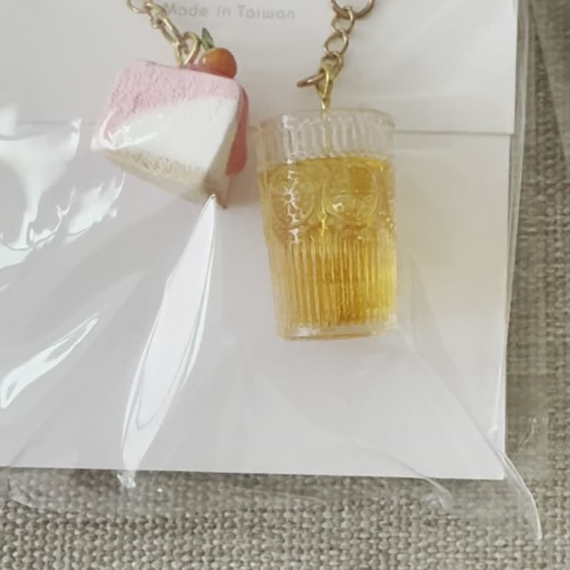 甜點雙款垂墜耳環・草莓星星|櫻桃果茶・仿真黏土飾品 - 耳環/耳夾/耳骨夾 - 黏土 卡其色
