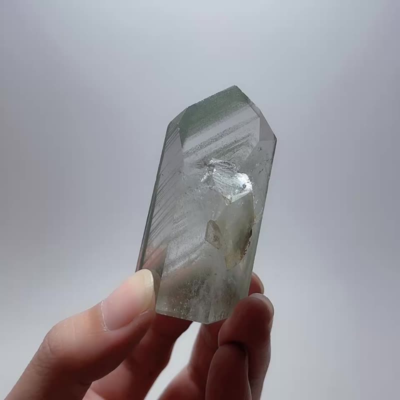 天然礦石 千層綠幽靈晶中晶 水晶柱 - 擺飾/家飾品 - 寶石 綠色