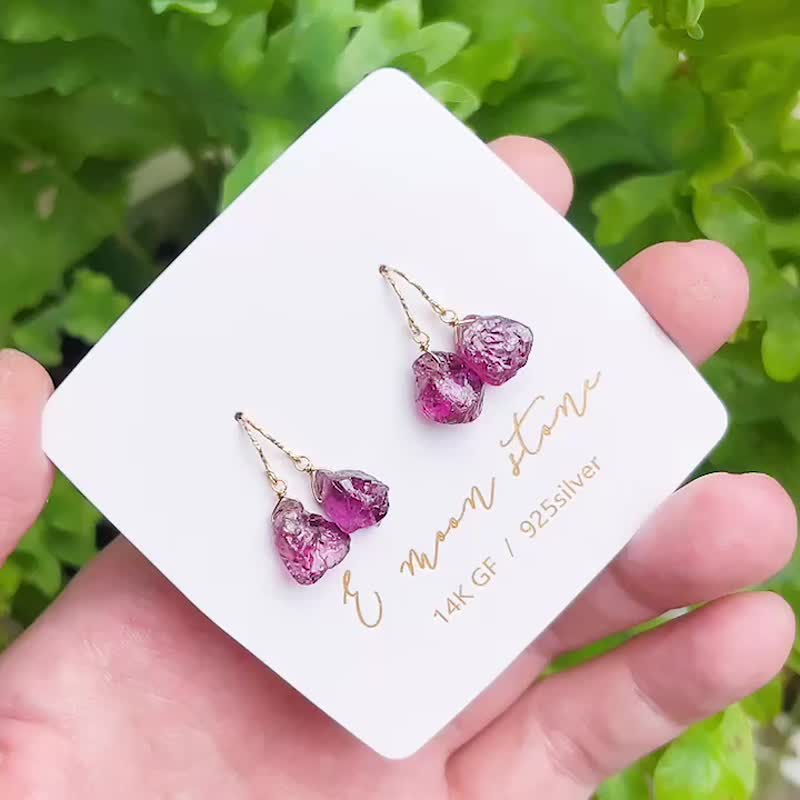 Wine Red Natural Almandine Garnet Raw Stone Earrings - ต่างหู - คริสตัล สีม่วง