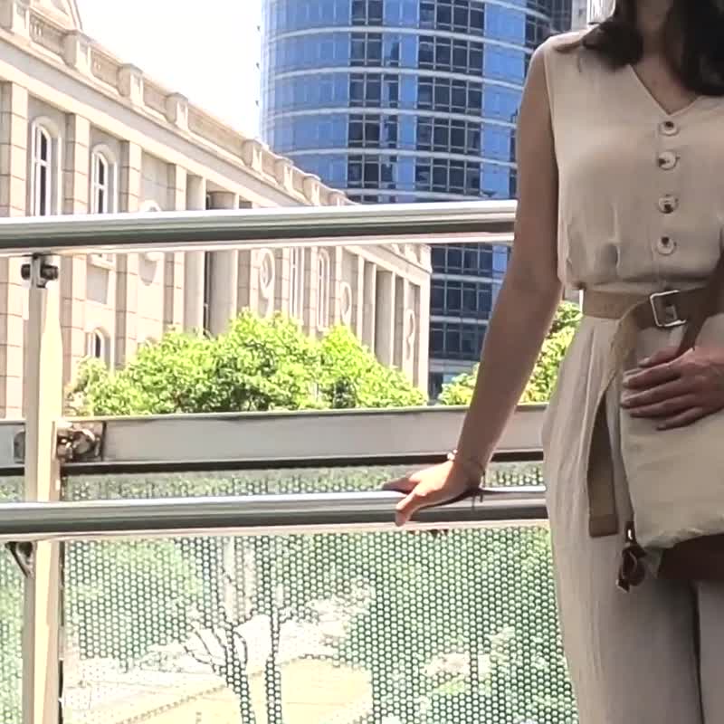 -台灣原創-Vegan純素皮革/穿環側肩包-煙燻灰黑 - 後背包/背包/書包 - 防水材質 灰色