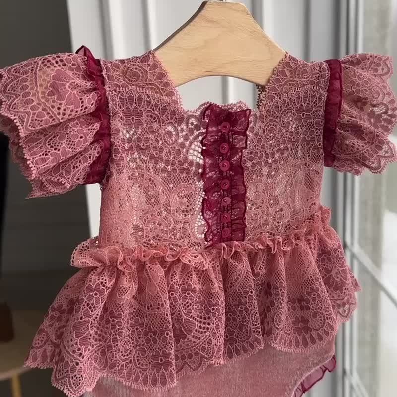 Red bodysuit with lace for newborn girls: the perfect outfit for a little girl - Baby Accessories - Other Metals Red