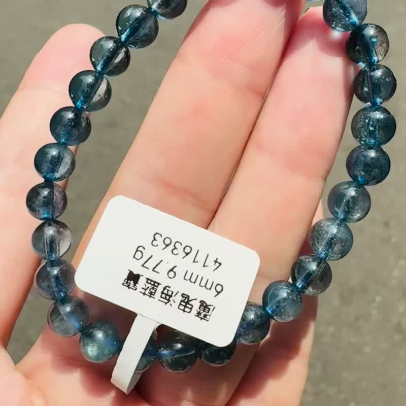 天然魔鬼海藍寶6mm9.77g金屬光澤冥想水晶首選釋放壓力店主自用 - 手鍊/手環 - 水晶 藍色