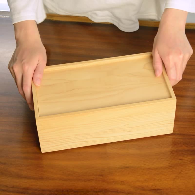 台灣檜木面紙盒-圓邊下拉式|北歐風格實木片式衛生紙包抽取收納盒 - 紙巾盒 - 木頭 金色