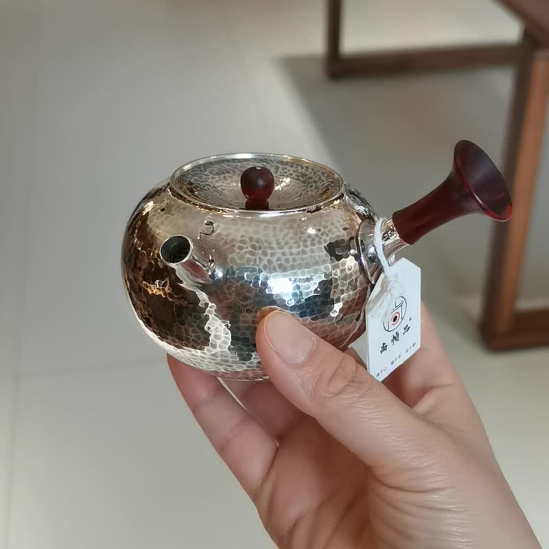 純銀製 玉霰打出 花蕾摘 横手急須 銀瓶 煎茶道具 純銀製 金メッキ 霰打出 花蕾摘 横手急須 銀瓶 煎茶道具