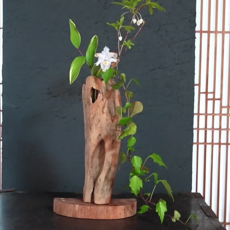 お気に入りの季節の花を飾って気持ちの良い空間を作ってみませんか　流木の花器、木の花瓶、花器、小さな花瓶、８７ - 花瓶/花器 - 木頭 咖啡色