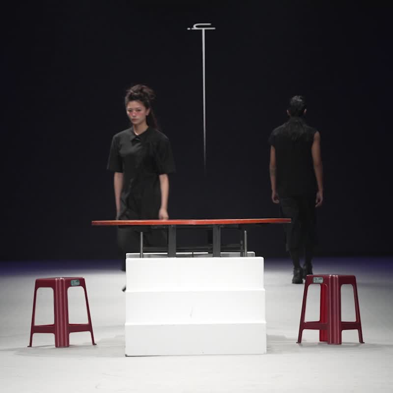 INF 24SS 解構門襟下擺不對稱襯衫 - 女襯衫 - 棉．麻 黑色