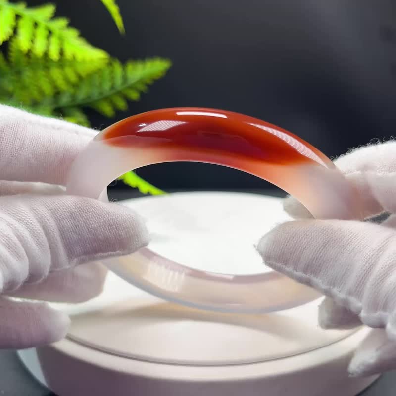優質 淺紫調瑪瑙手鐲 61MM 高冰淨體起剛 飄壹抹紅 吉祥富貴繁榮 - 手鍊/手環 - 半寶石 紫色