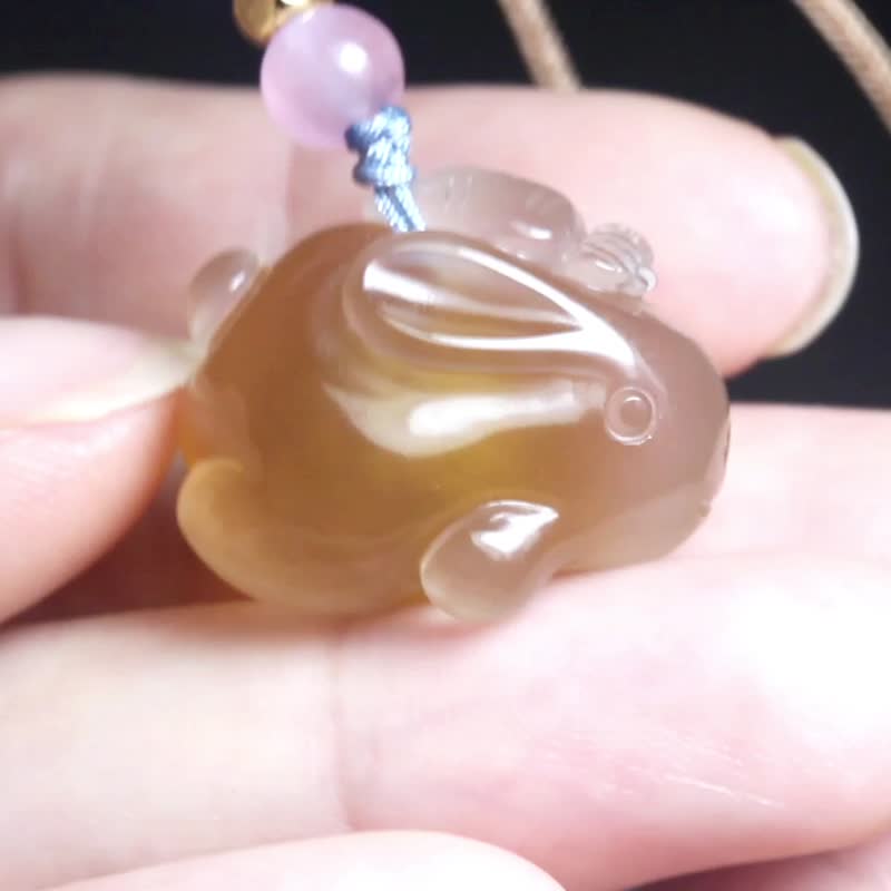 [Flying Jade Rabbit] Carrot pendant/pendant/zodiac/rabbit necklace/meaning good luck/wealth - สร้อยคอ - หยก สีเหลือง