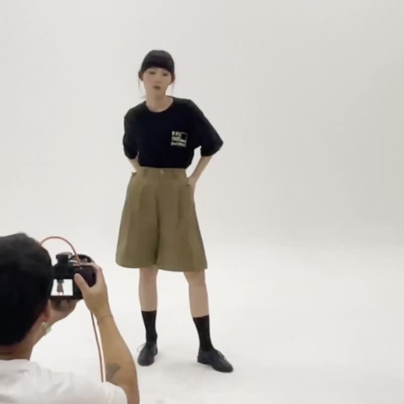 Smart Pleated Shorts - Khaki - 女短褲/五分褲 - 棉．麻 卡其色