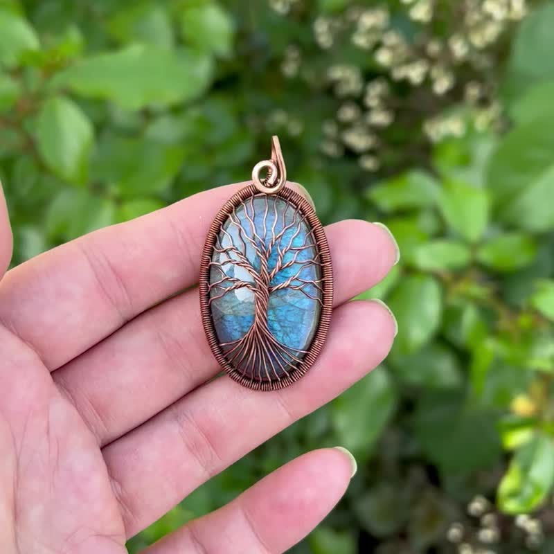 Handmade Labradorite Pendant Wire Wrapped Necklace Semi-precious Stone Jewelry - 項鍊 - 半寶石 藍色