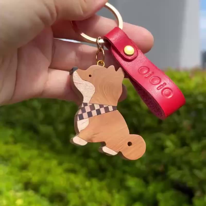 【手工實木吊飾】森林赤柴/  客製刻字 /送禮首選/生日 - 吊飾/掛飾 - 木頭 綠色