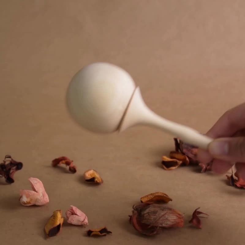 Personalised Wooden Rattle Handmade Round Ball Classic Montessori Musical Toy - 寶寶/兒童玩具/玩偶 - 木頭 卡其色